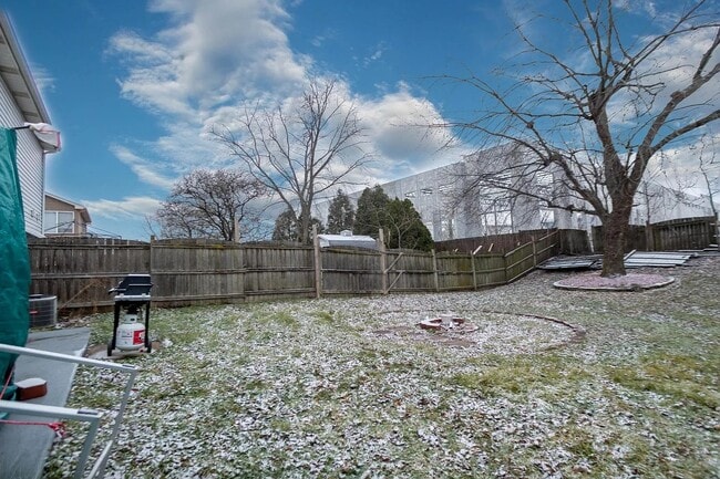 Building Photo - 2120 Brittany Ct