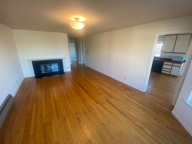 Building Photo - Epic Real Estate & Asso. Inc. - Beautiful, Spacious & Sunny 2 br/2ba Condo Available in Mission -...
