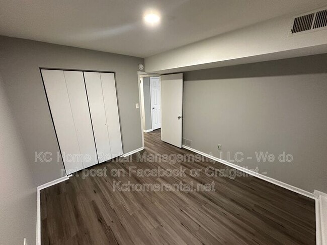 Building Photo - 9213 E 54th Terrace