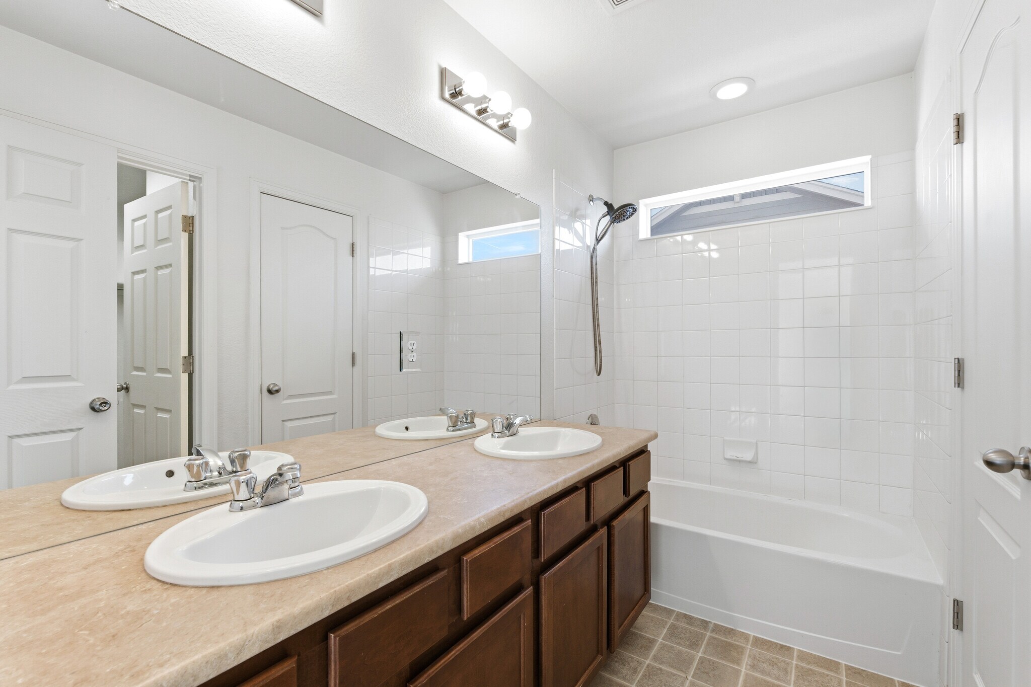 Building Photo - 25830 E Byers Pl