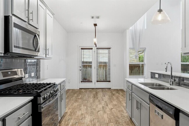 Building Photo - 11807 Frenchie Ln