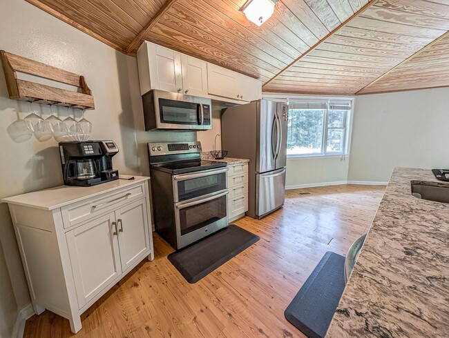 Building Photo - 12433 Cree Ln