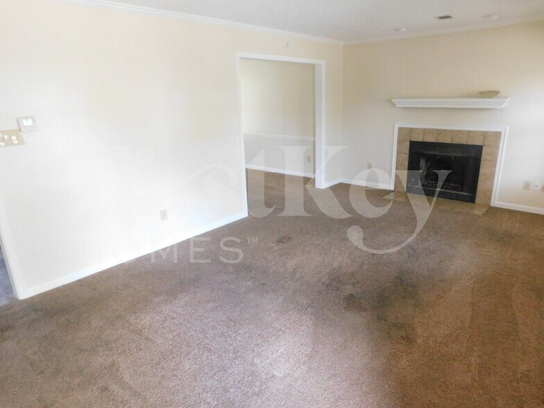 Building Photo - 2428 Green Glen Dr