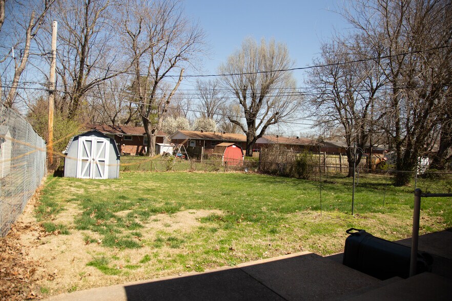 Building Photo - 1371 Cove Ln