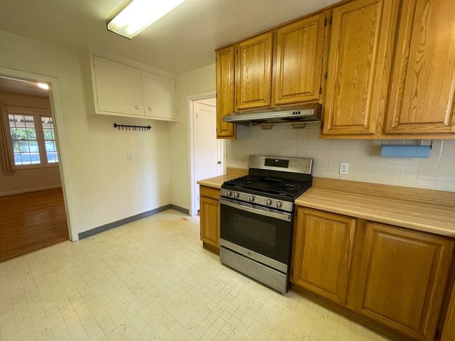 Building Photo - Charming 3-Bedroom, 1-Bathroom Home for Re...