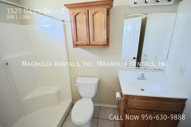 Building Photo - 1525 Oasis Dr