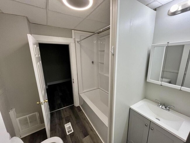 Building Photo - 6 Grove St