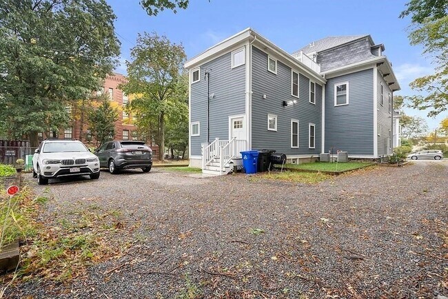 Building Photo - 63 Perrin St