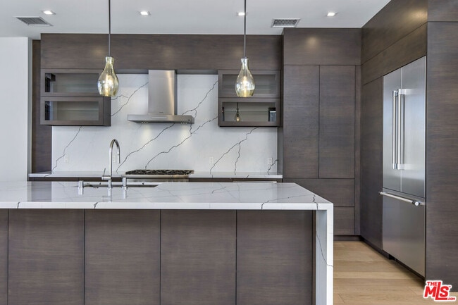 Building Photo - 2019 Barry Ave