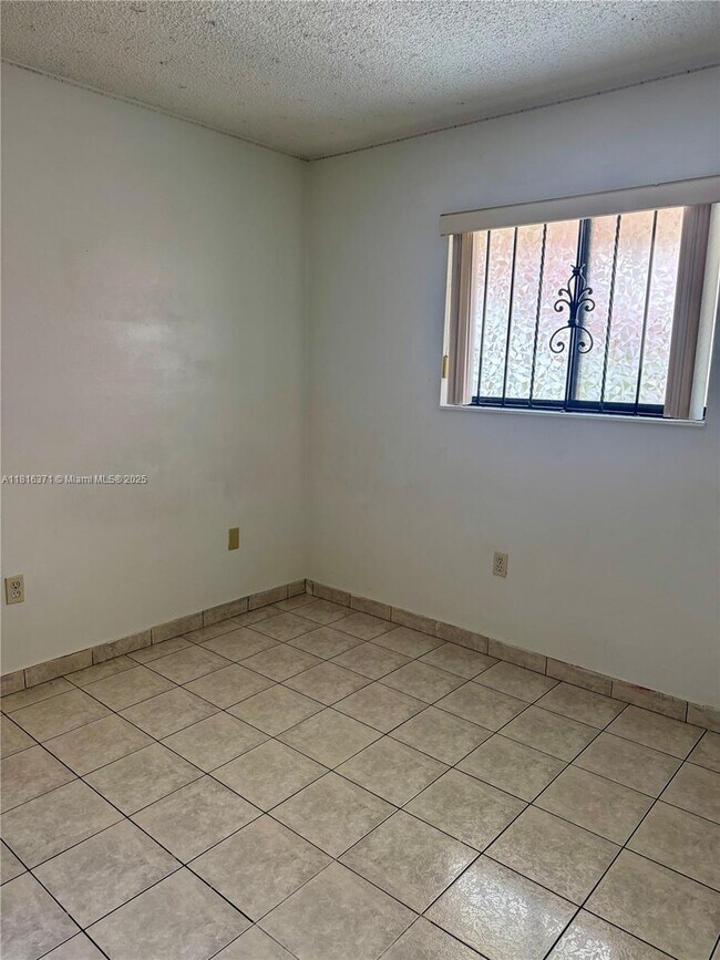 Building Photo - 5300 W 21st Ct