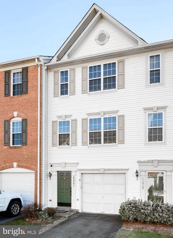 Building Photo - 45461 Bluemont Junction Square