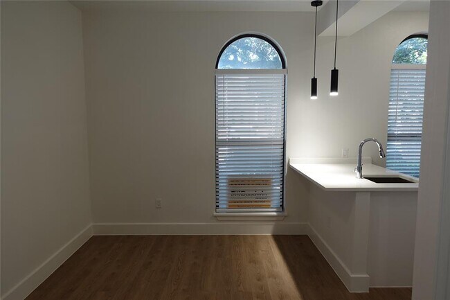 Building Photo - 2714 Nueces St