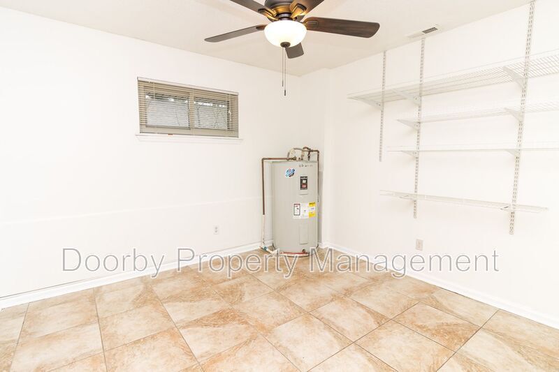 Building Photo - 1809 N Hawthorne St