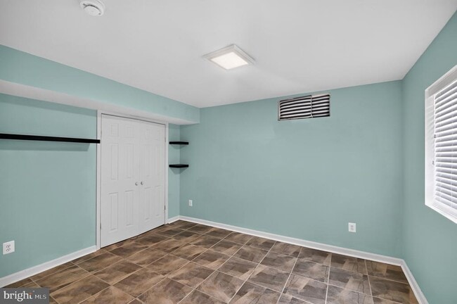 Building Photo - 6401 Abingdon Pl