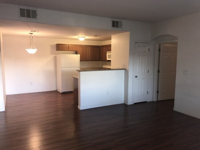 Building Photo - Condo in Nevada Trails - First Level Community Pool/Spa