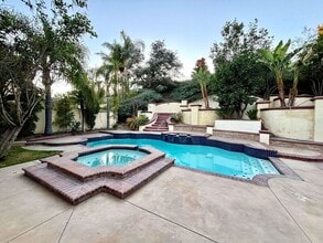 Building Photo - 709 S Hidden Creek Cir