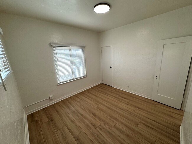 Building Photo - Remodeled Pierpont Beach Apartment