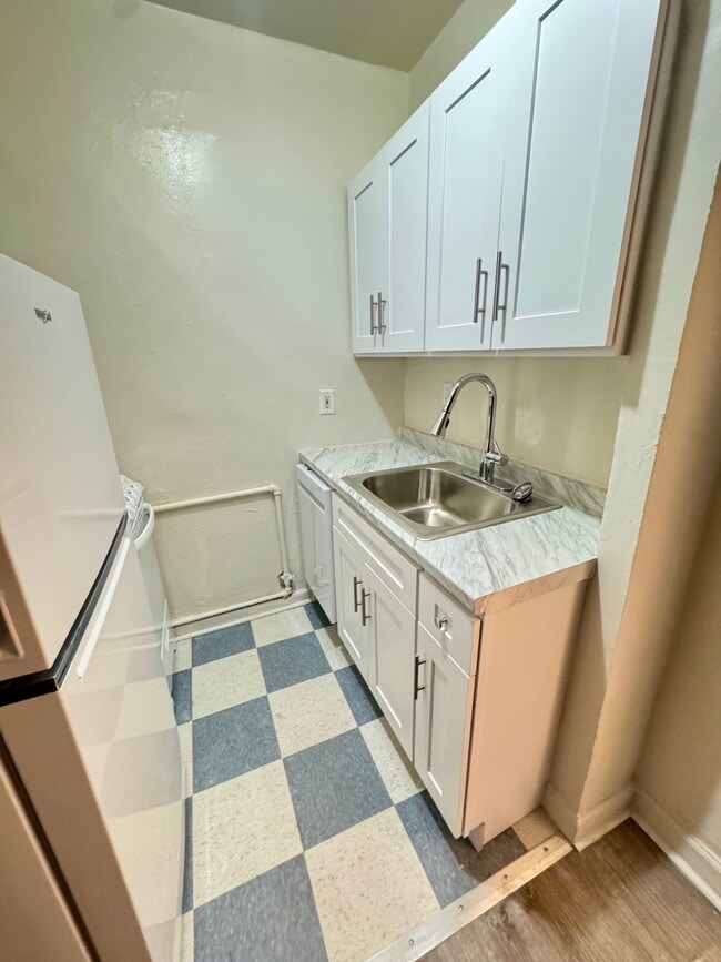 Building Photo - 625 Gramatan Ave