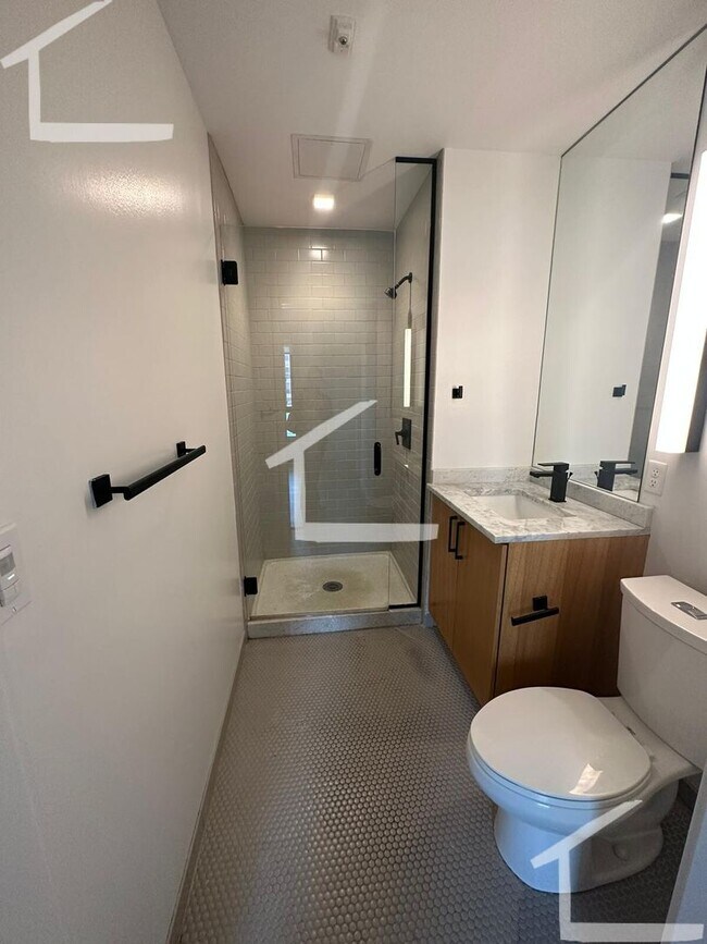 Building Photo - Large 3 Bedroom at Coolidge Corner, Heat, ...