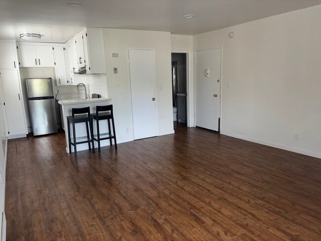 Building Photo - 14718 Magnolia Blvd