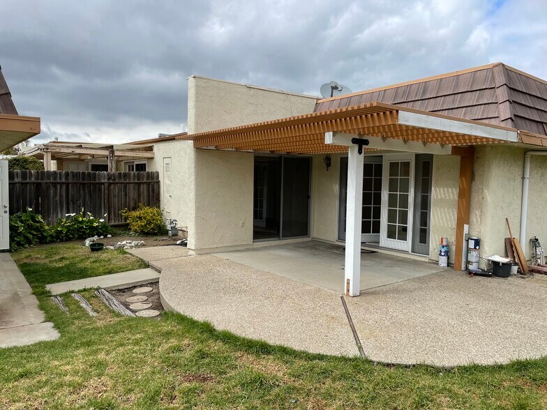 Building Photo - 4150 Lake Harbor Ln