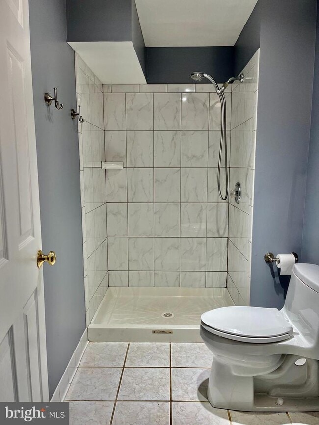 Building Photo - 518 Francis Nicholson Way