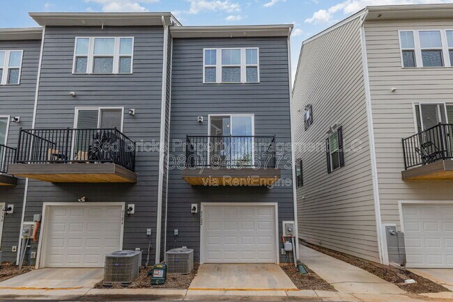 Building Photo - 6122 Cleburne Ct