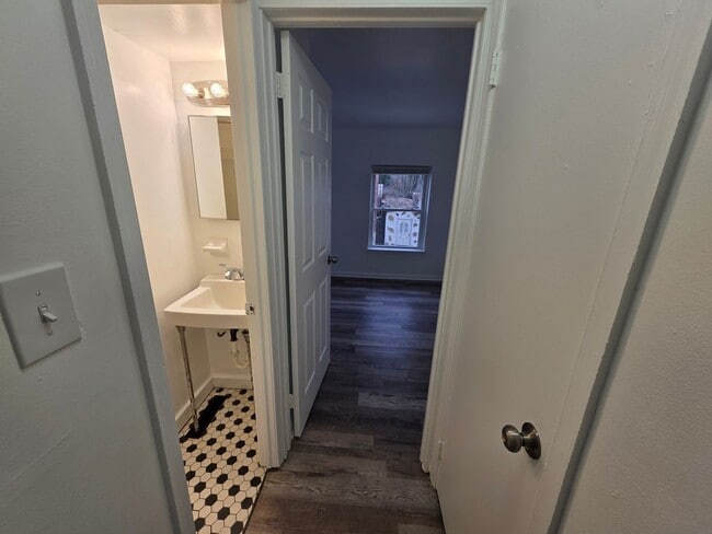 Building Photo - 2208 Lamotte St