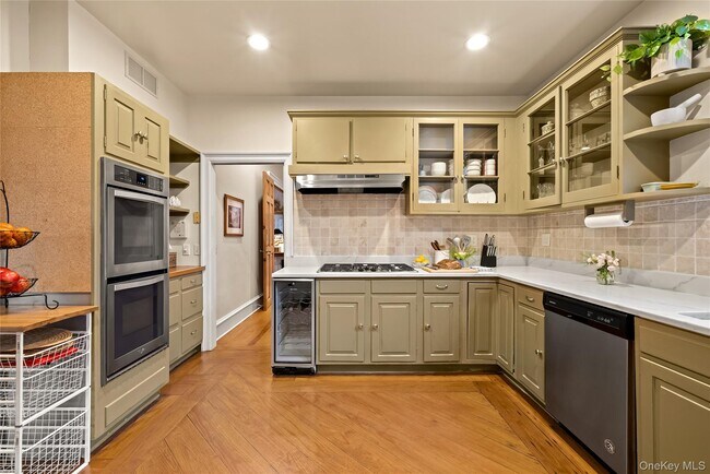 Building Photo - 448 Long Ridge Rd