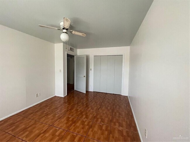 Building Photo - 13 Charles Cir