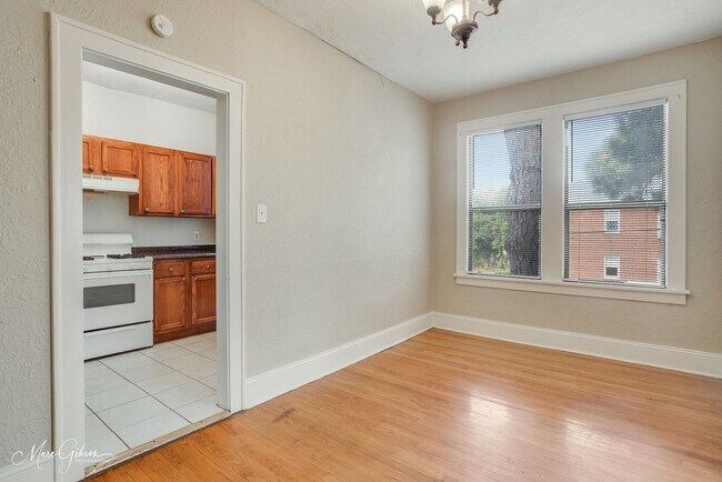 Building Photo - Two Bed One Bath South Highland Apartment