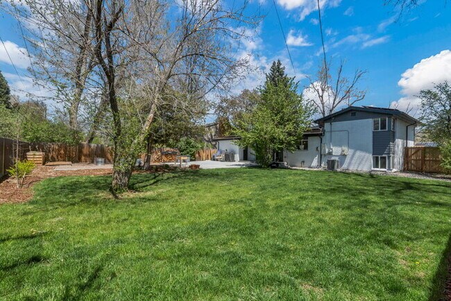 Building Photo - 6029 Oak St