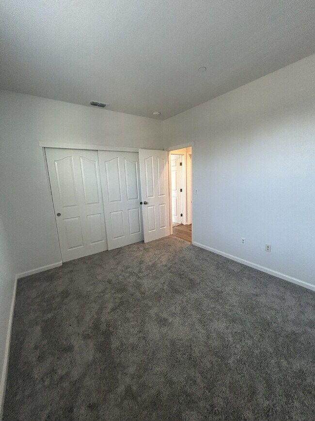 Building Photo - Beautiful 2 bd 2 bath Condo in Folsom