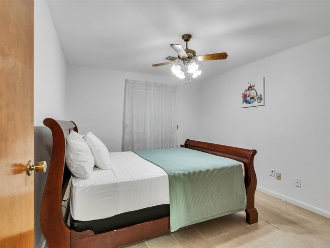 Building Photo - 4002 Thistledown Dr