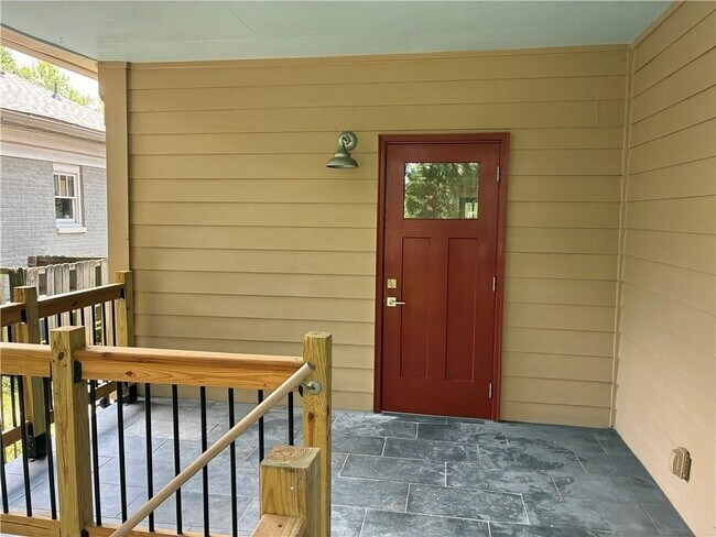 Building Photo - 1088 Sanders Ave SE