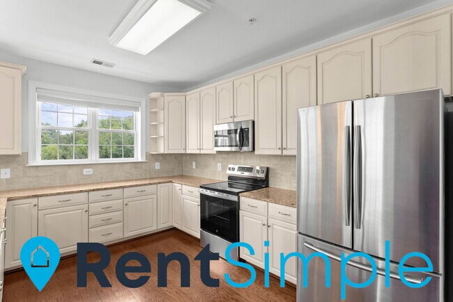 Building Photo - 15221 Royal Crest Dr