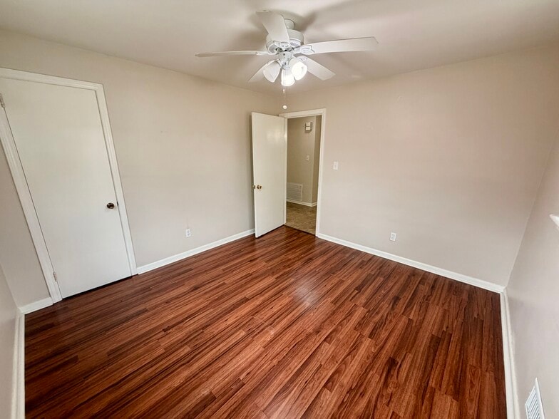 Building Photo - 2324 5th Ave SW