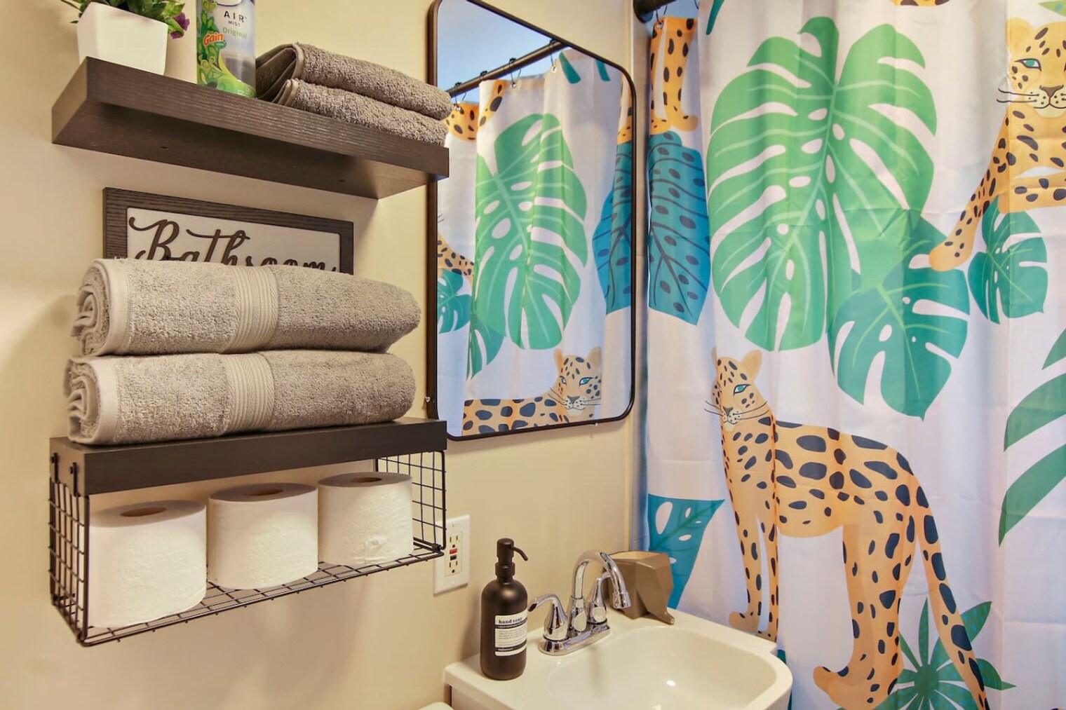 Building Photo - 3446 N Ozark Ave