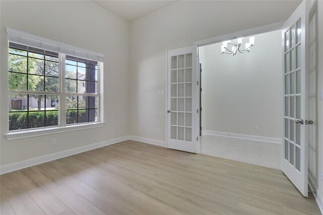 Building Photo - 3009 Silvergrass Cv