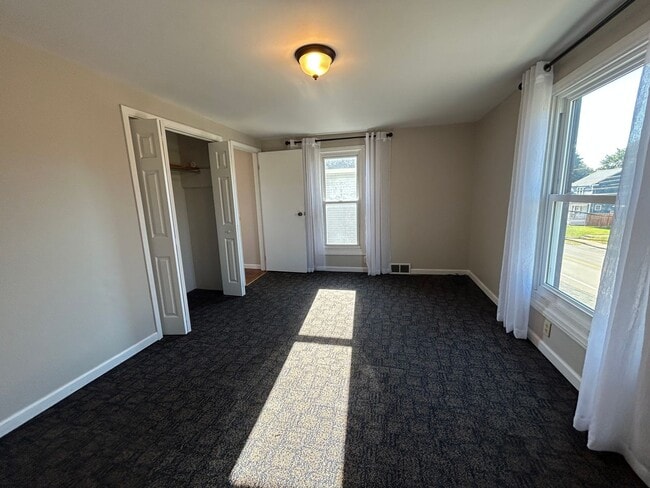 Building Photo - Single Family Home - Short Term Lease Avai...