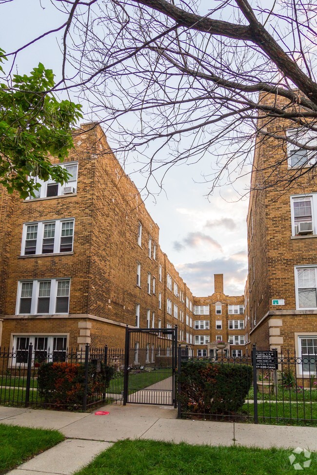 Building Photo - 4424-4432 N Seeley Ave