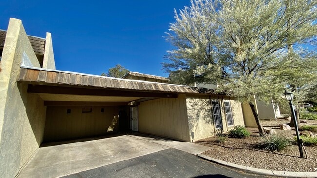 Building Photo - 1571 E Prince Rd