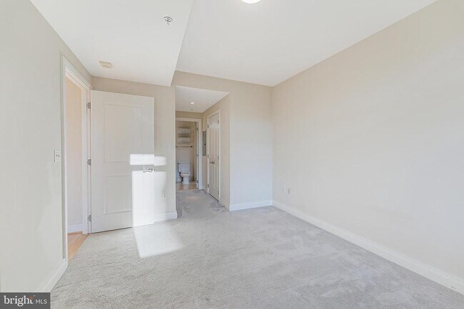 Building Photo - 8220 Crestwood Heights Dr