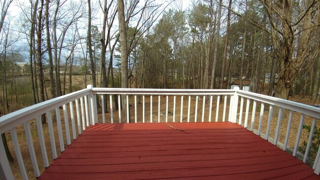 Building Photo - Charming Douglasville Home with Bonus Base...