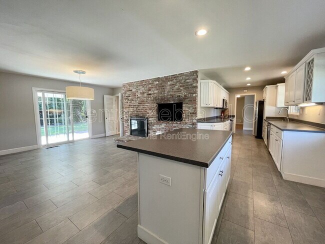 Building Photo - 626 Huntleigh Dr