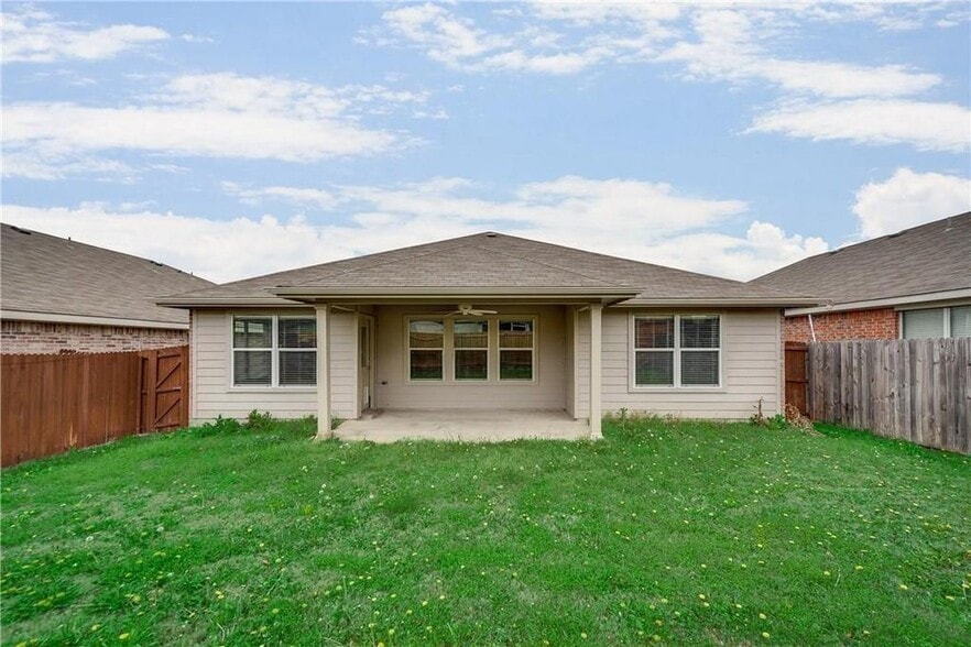 Building Photo - 2004 Zavala Dr