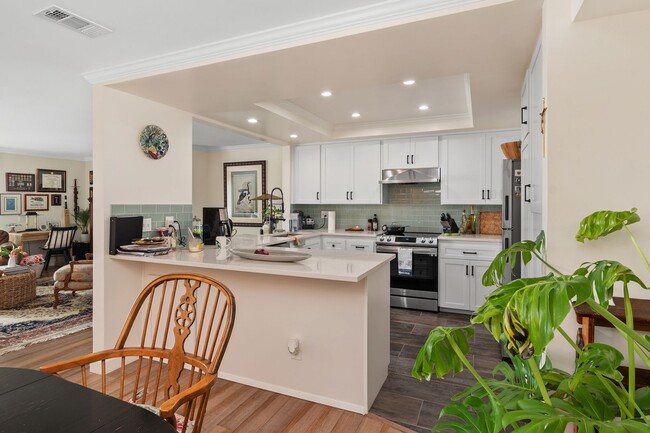 Building Photo - Stunning Spacious 2 Bed 2.5 Bath Condo in ...
