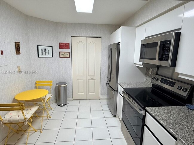Building Photo - 5757 Collins Ave