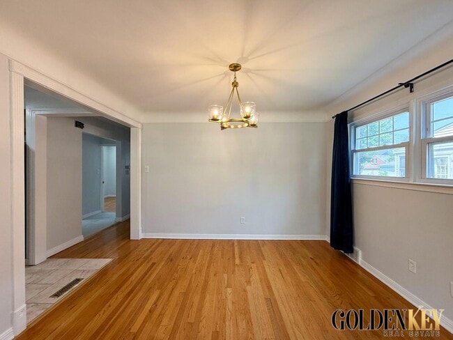 Building Photo - 2082 Vernier Rd