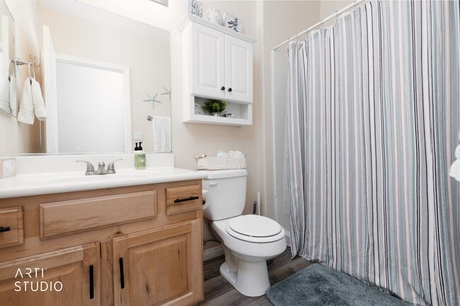 Building Photo - Beautiful 3-bedroom 2-bathroom located in the Hawk Ridge Community